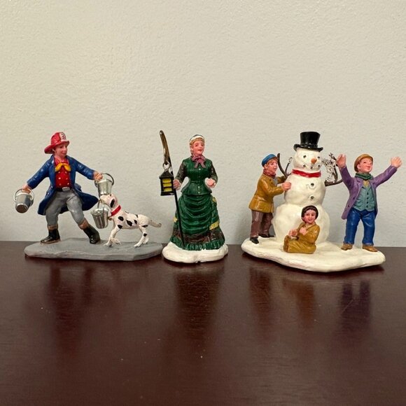Lot Of Lemax Christmas Village Figures Accessories Good Condition (as is) - Picture 12 of 13